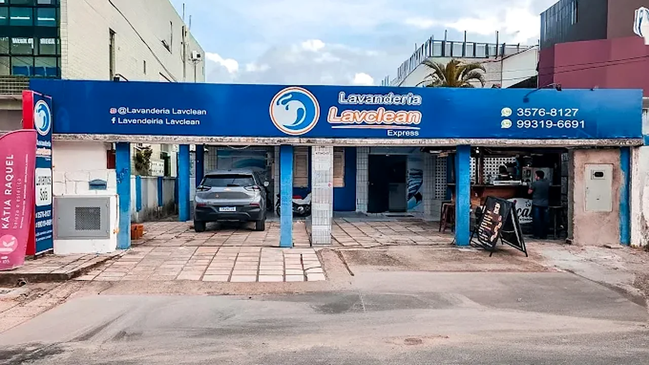 Fachada da LavClean Express no Bessa